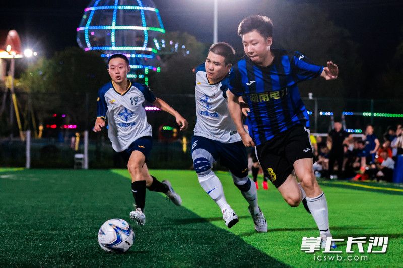 精彩激烈的拼抢。 