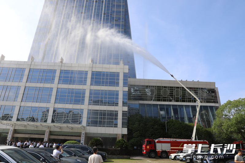 图为演练场景。