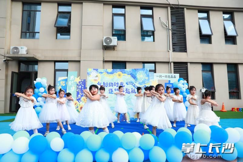 孩子们的精彩表演。