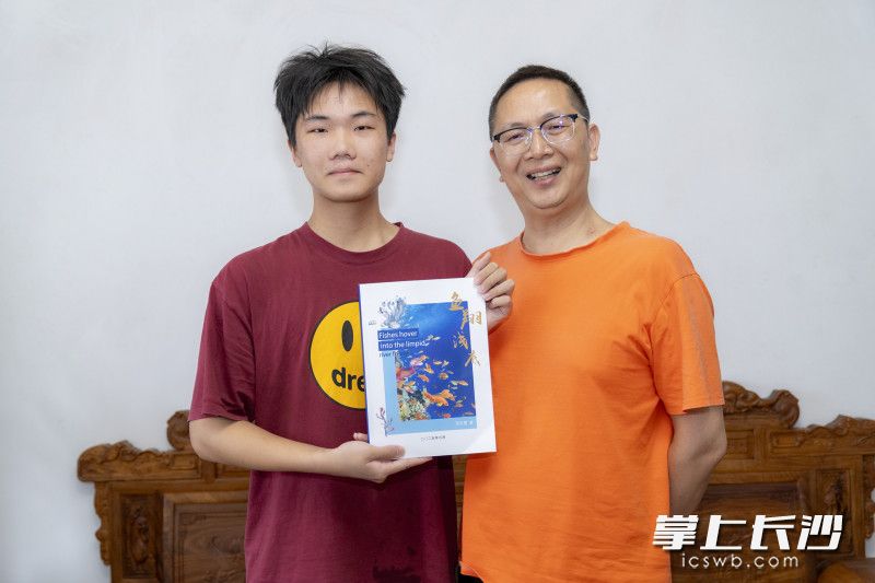 父亲的陪伴与爱让邓宇翔在阳光下成长。