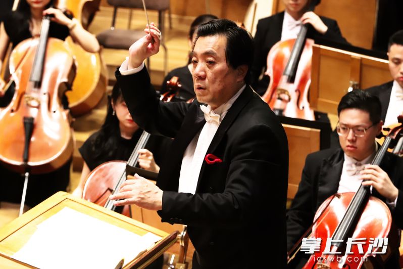 音乐会由长沙交响乐团音乐总监、首席指挥范焘执棒。