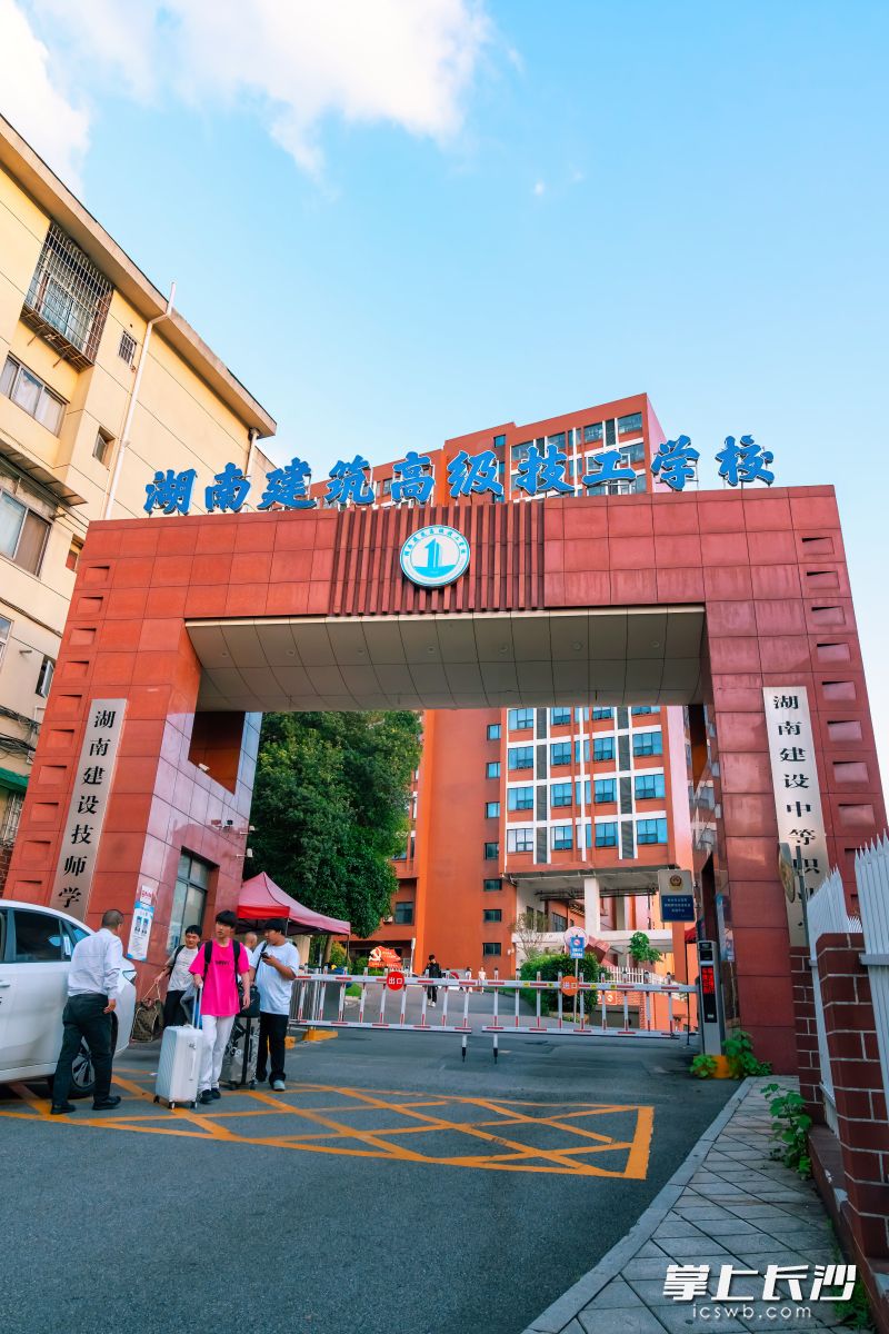 即将离校的学子。