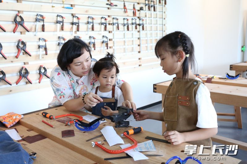 动动小手，原来小板凳是这样做成的。