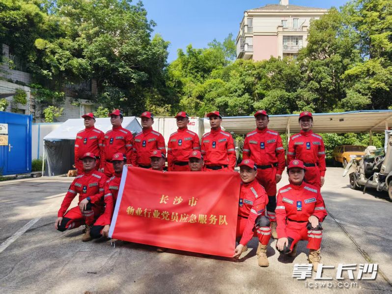 长沙市物业行业党员应急服务队的成立，是新时代党建引领基层治理的创新探索，更是践行‘人民至上、生命至上’理念的生动实践。  受访者供图