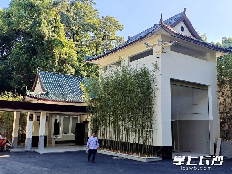 公共卫生间和垃圾站上新。