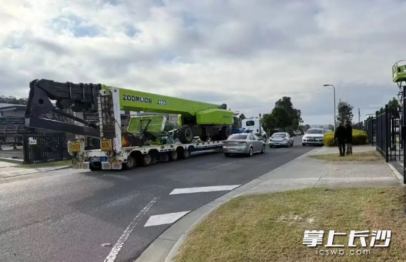 中联重科ZT72J超高米段自行走直臂式高空作业平台交付澳洲客户 受访者供图