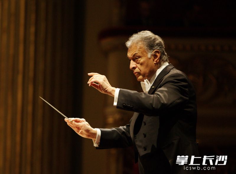 当今世界乐坛最具影响力的指挥大师之一——祖宾·梅塔。