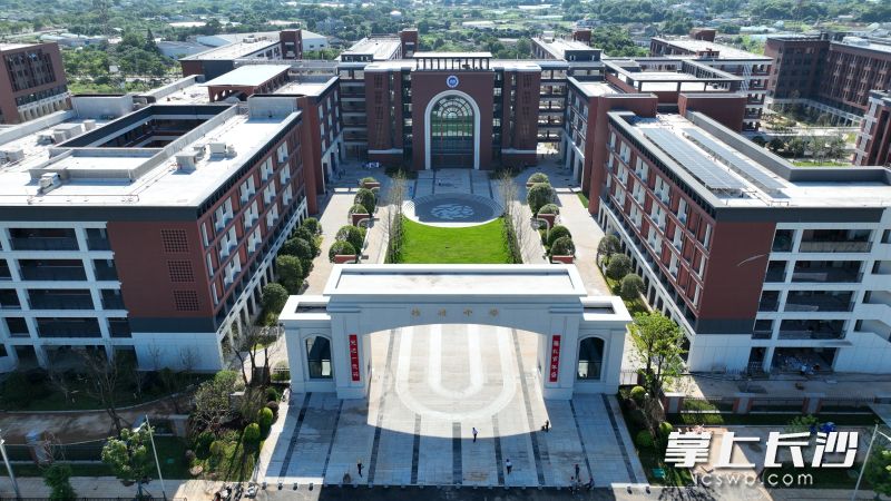 雅礼中学光达校区鸟瞰图。 均为长沙晚报通讯员龚武祥摄