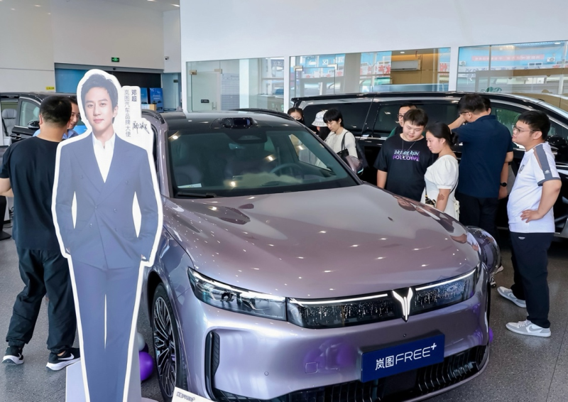 FREE+为岚图门店引来大量客流。 均为岚图供图