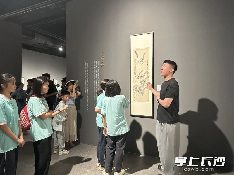 同学们欣赏一幅重要作品。