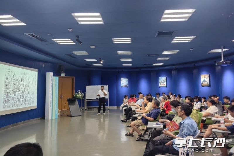 书籍分享会。均为长图 供图