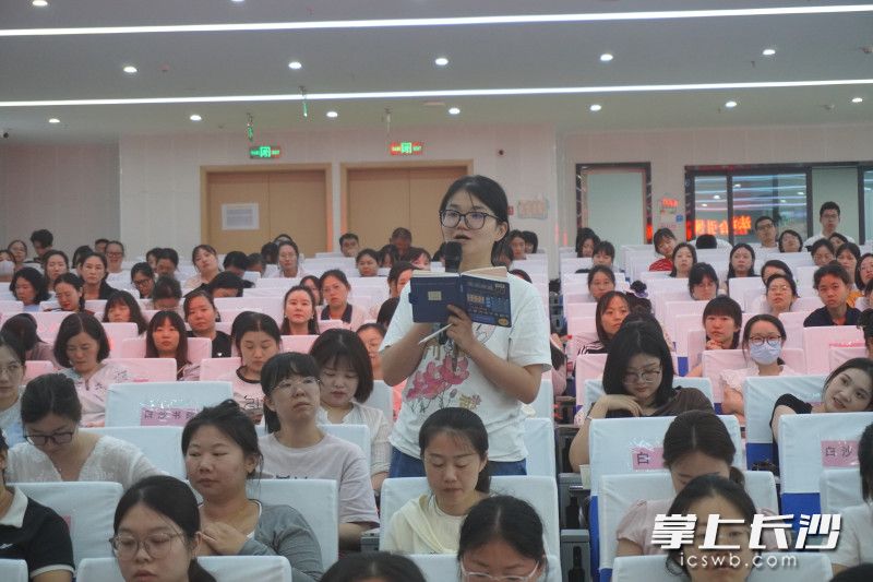学员们积极提问。