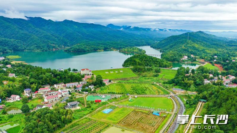 梅田湖村紫阳湾屋场。通讯员王杨 供图