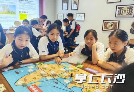 同学们在互相交流中分析出中非在贸易上的互补之处，明白了中非经济往来的重要性。