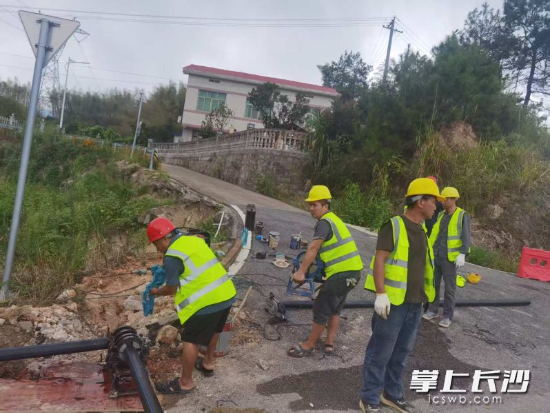黑麋峰单村工程施工现场。 黑麋峰单村工程施工现场。