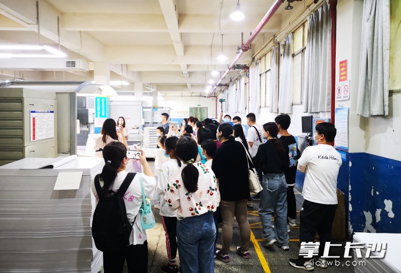 讲座走进企业。 均为长图供图