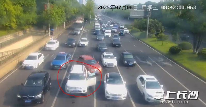 事发现场监控视频截图