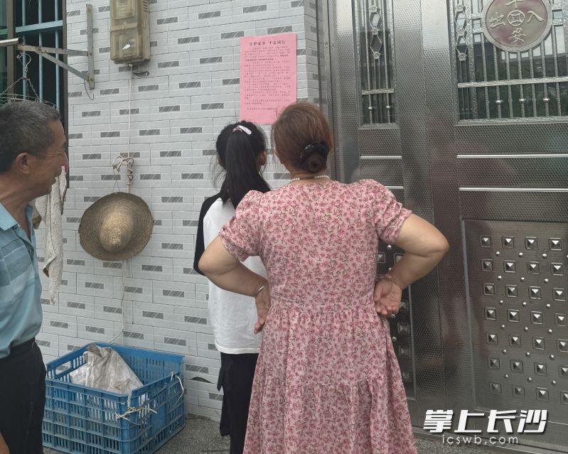 居民阅读宣传海报。均为长沙晚报通讯员 邓楚婕 供图