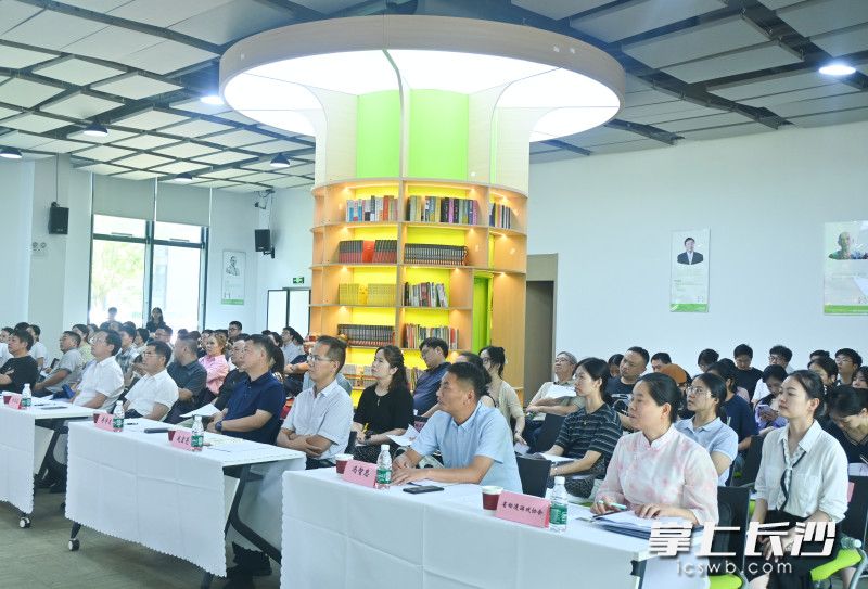 长沙将开展12场专题政策宣讲活动。 长沙晚报通讯员 张林萍 摄