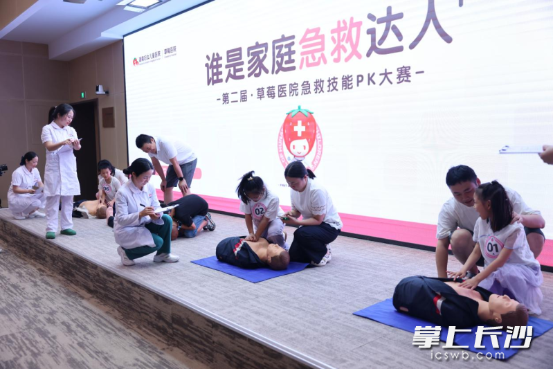 孩子们正神情专注地进行比赛。 图片均为医院供图。