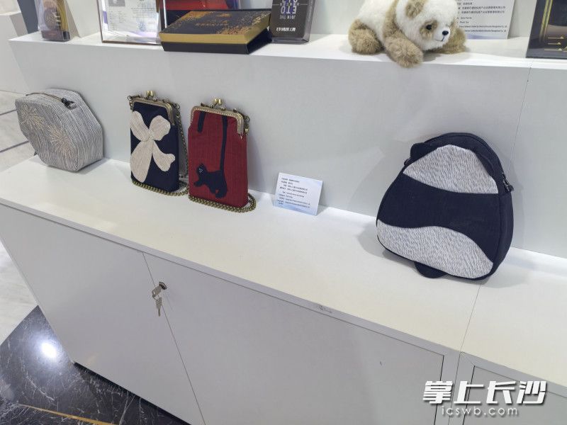 浏阳心之夏文化创意有限公司带来的浏阳夏布传统手工纺织工艺品蕴含着独特的故事与价值。