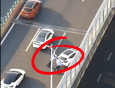 拖车监控视频截图。