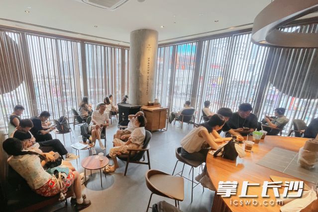 咖啡厅也成为高温天气下的好去处。