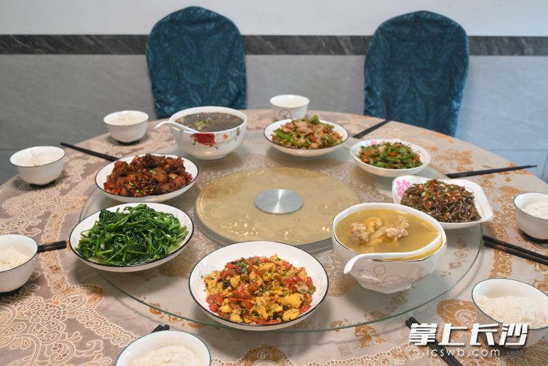 榕姨家的土菜。