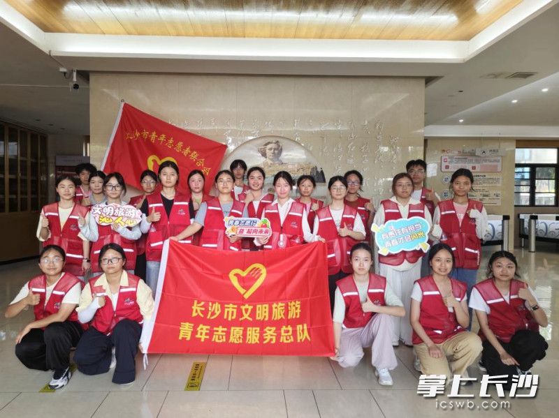 来自全市17所高校的1700名青年志愿者参与暑期志愿服务。