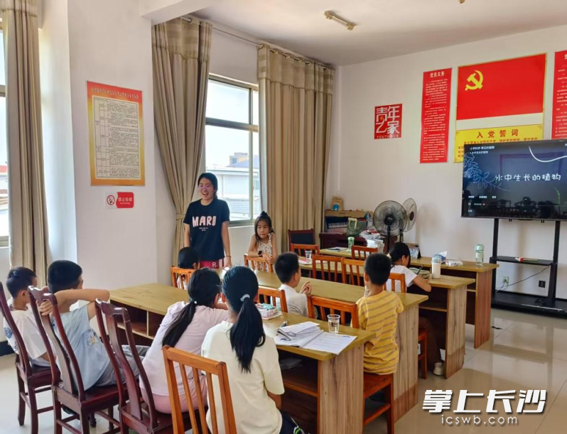 知识的魅力在欢声笑语中绽放。