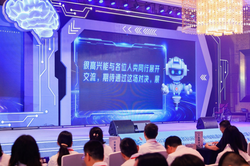 “AI智判队”的AI医疗助手由豆包、DeepSeek等通用智能体深度集成与优化而成，整合了海量医学文献、临床指南与真实病例数据。通讯员供图