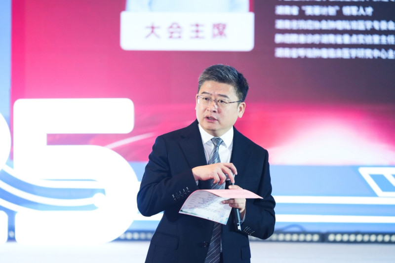 杨农认为，积极拥抱AI带来的变化，充分利用AI的精准性与便捷性，提供更有温度、更高质量的健康服务，应是所有医疗工作者共同追求的目标。