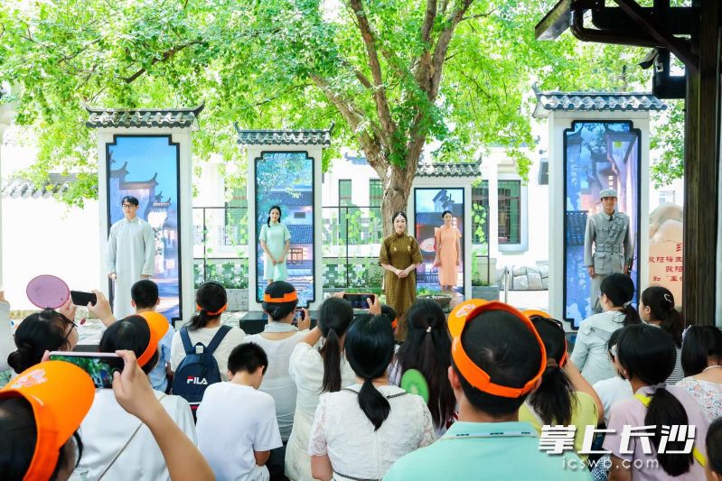 孩子们参加研学活动。