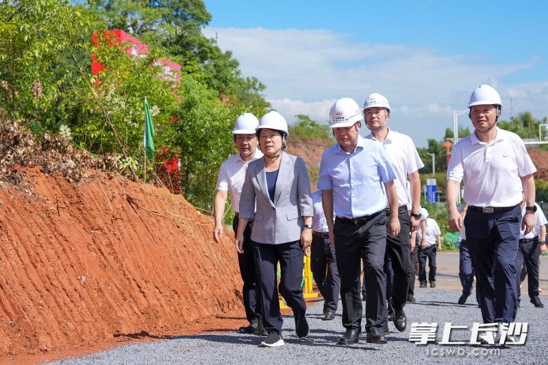 7月20日，省委常委、市委书记吴桂英实地调研督导重点项目建设工作。