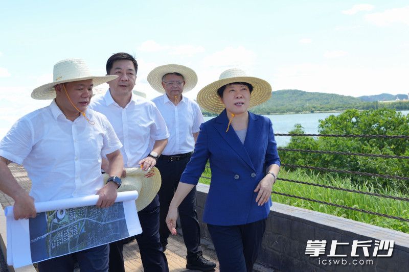 7月21日，省委常委、市委书记吴桂英调研生态绿心保护和南部融城片区建设工作，详细了解基础设施规划相关情况。