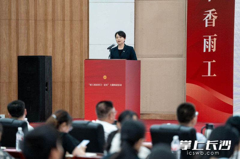 全国劳动模范姜鹏鹏以《以奋斗之名，书写人生华章》为题，讲述了从“小餐桌”走向“大舞台”的经历。 均为长沙晚报全媒体记者周游摄