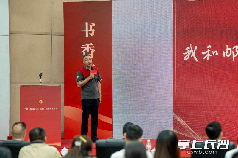 党的二十大代表、全国五一劳动奖章获得者马石光分享人生的“三次转折”，讲述了从业22年、100万余件包裹、20万公里邮路中的点滴。