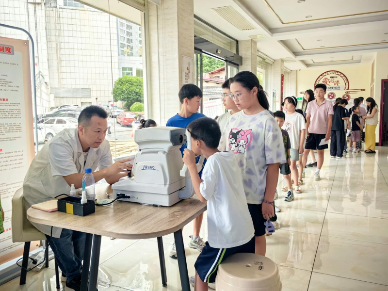 城西社区举行“关爱眼健康 共筑‘睛’彩前程”健康科普活动。通讯员供图