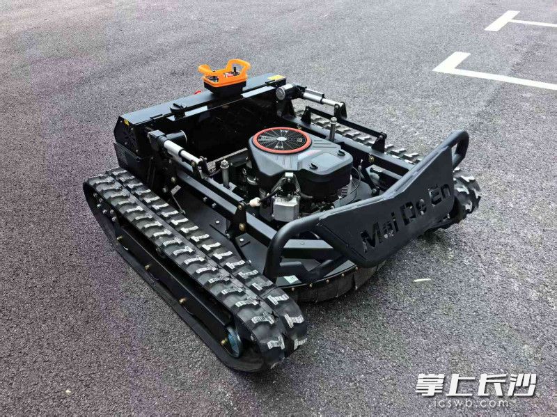 智能砍青车一米见方，科技感十足。均为长沙晚报通讯员 黄媛媛 供图