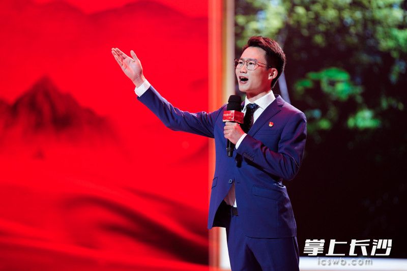 刘少奇同志纪念馆讲解员韩琦在宣讲中。均为长沙晚报全媒体记者 冯启阳 摄