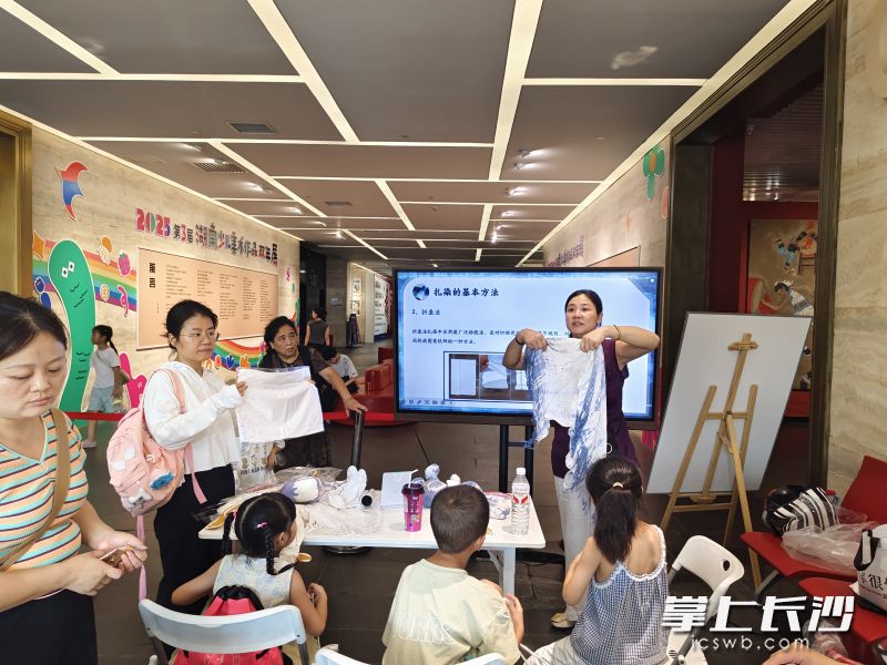 作品展示。均为 实习生 摄