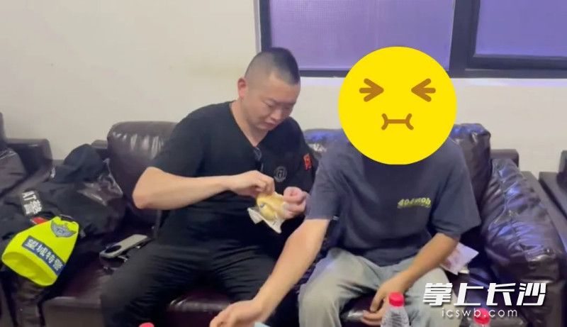李镒吾继续开导男子。