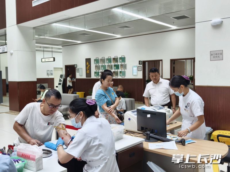 文艺骨干体检中。均为通讯员 供图