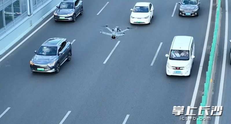 正在执法的无人机。 长沙交警供图