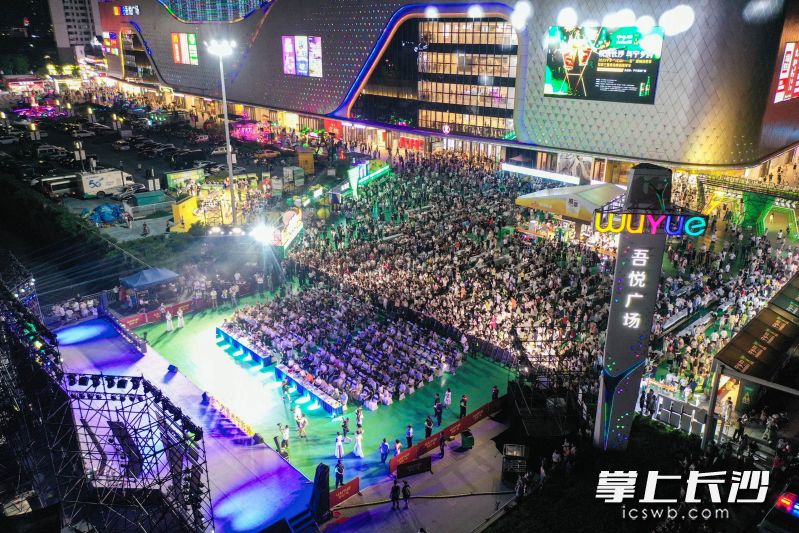 2025宁乡“YEAH——夏”激情消费季暨第三届青岛啤酒嘉年华开启夏夜激情，宁乡吾悦广场成为火爆打卡地。