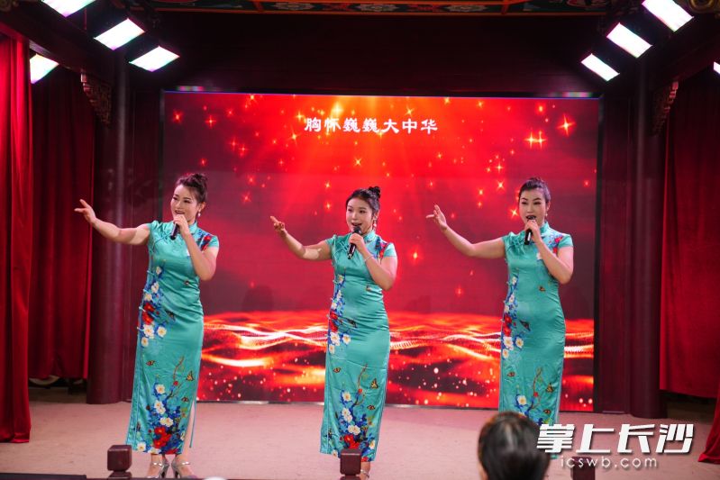 弹词表演唱《红色潇湘》