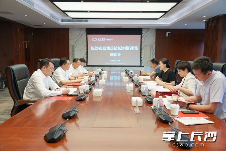 刘金文带队走访委员企业。市政协委联委供图