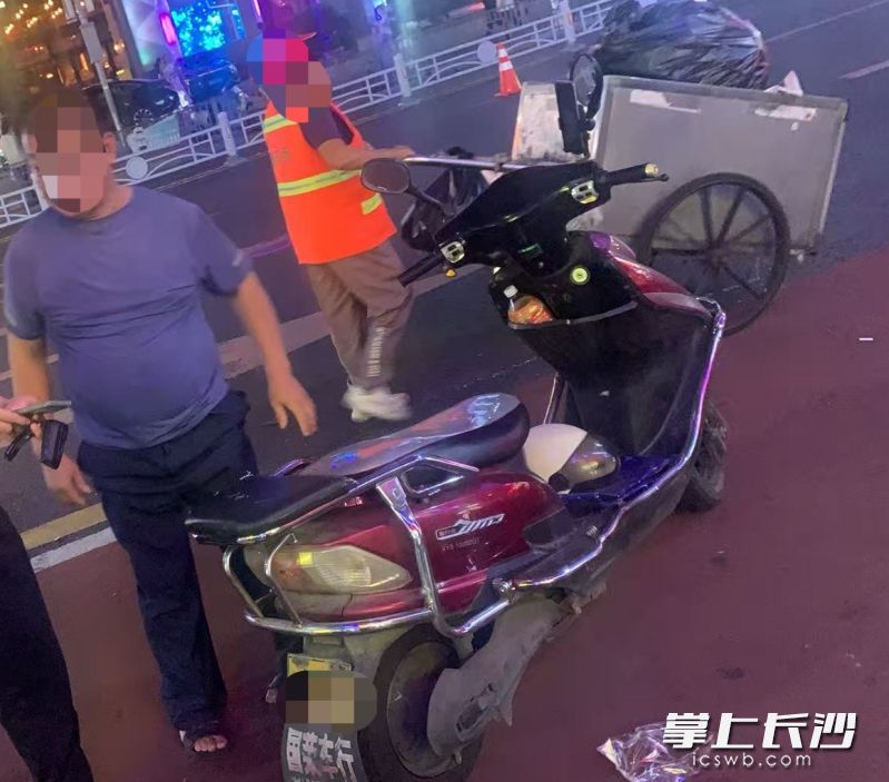 查处现场 来源：天心交警