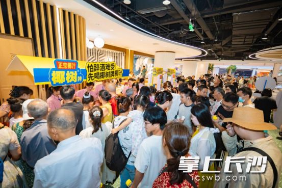 椰树集团通过线上线下结合，在华中三城开展多场主题直播，总曝光量达1.1亿次。