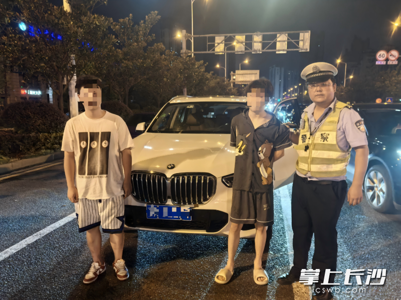 15岁男孩开车上路被查处